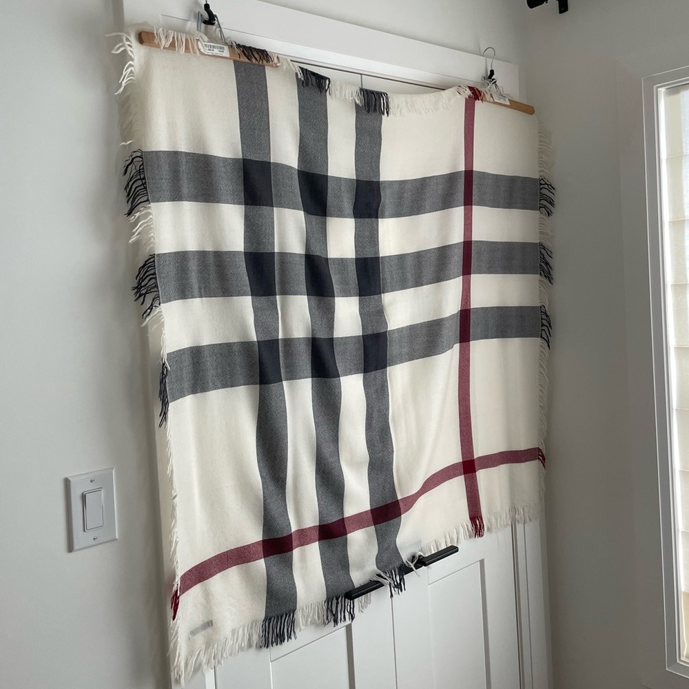 Burberry wool/silk blend scarf 43”x43”